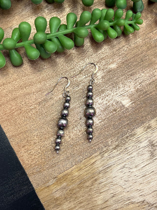 Navajo Pearl Bar Earring
