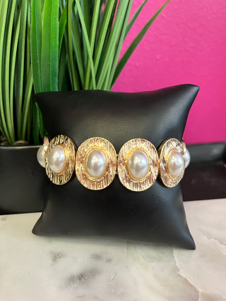 Gold Oval & Pearl Stretch Bracelet