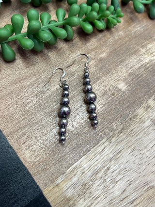 Navajo Pearl Bar Earring