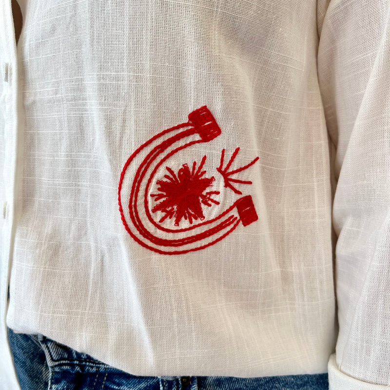 White & Red Horseshoe Top