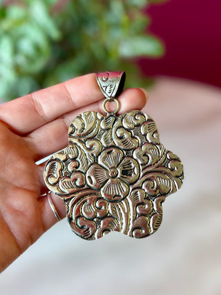 Mother of Pearl Large Flower Pendant