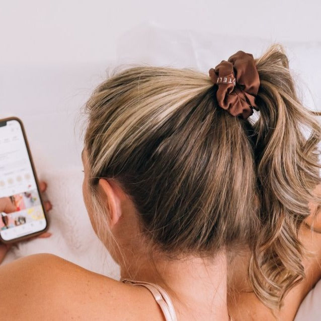For the Love of Nudes Lage Scrunchie