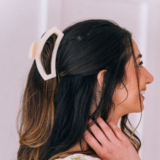 Almond Beige Open Medium Clip